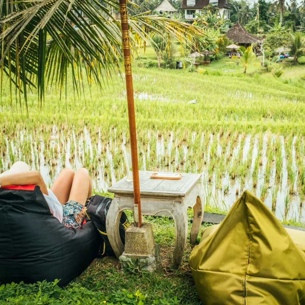 budget travel Bali backpacker